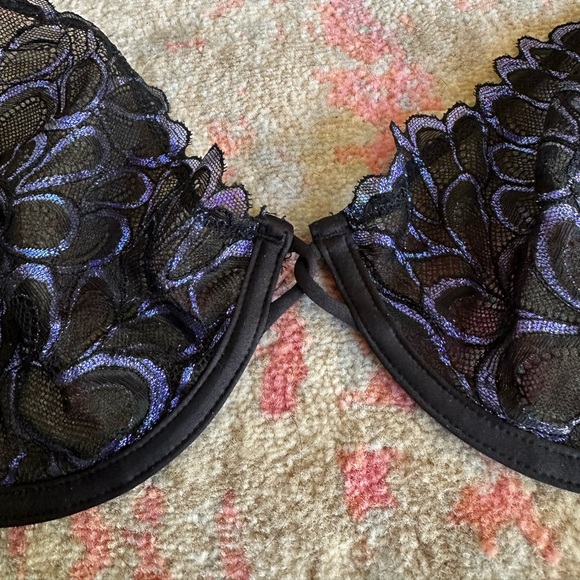 • Savage X Fenty Unlined Lace Bra • - Picture 3 of 6